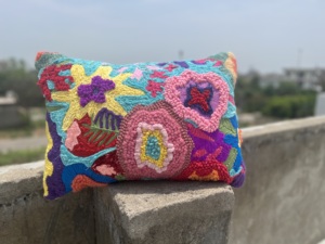 Housses de coussin décoratives faites à la main, écologiques, durables, brodées sans azo, en coton, 50x50 cm, pour l'intérieur, réchauffant Noël - Product Image 3