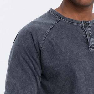 เสื้อยืดสตรีทแวร์ผู้ชายแขนยาวลายฟอกสี เสื้อยืดแขนยาวผู้ชายลายฟอกสีแบบกำหนดเอง เสื้อยืดลายฟอกสีวินเทจ - Product Image 6