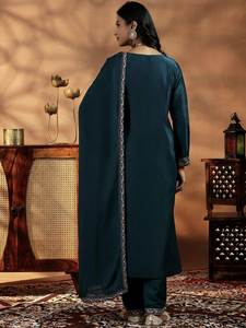 Stock de la dernière mode, Salwar Kameez traditionnel pour femmes, fabriqué à la main, de couleur vive, style indien du sud, beau design de col - Product Image 3