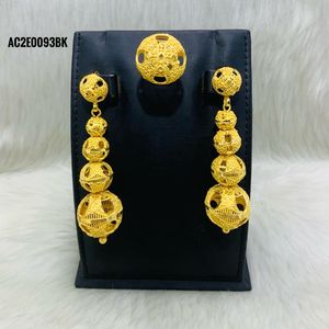 Manchette à la mode plaquée or 18 carats un gramme pour les femmes Conception de fleur mignonne plaquée or 18 carats de haute qualité principalement en laiton en ligne uniquement - Product Image 1