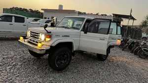 Toyota Land Cruiser DIESEL d'occasion en excellent état - Product Image 5