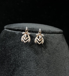 Boucles d'oreilles clous en or massif 14 carats avec diamants naturels taille brillant, style minimaliste de la marque VDS, avec certification tierce partie pour femmes - Product Image 2