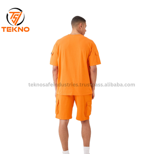 Look pointu et cool dans cet ensemble court léger pour hommes conçu pour une utilisation facile en été et une ambiance détendue - Product Image 2