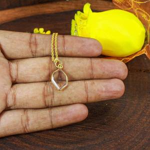 Collar Gargantilla Missoma Santiago Champagne Hydro de Latón Fino de 10x14 mm - Product Image 4