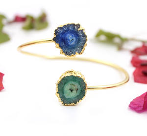 Pulsera de flor de cuarzo solar personalizada hecha a mano ajustable oro galvanizado brazalete joyería - Product Image 1