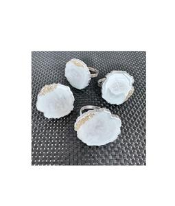 Elegantes servilleteros de resina con acabados atractivos para una decoración de comedor moderna y una mejora de mesa clásica - Product Image 1