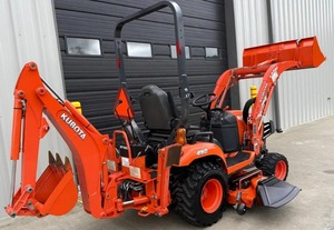Tracteur agricole d'occasion Kubota BX23S 4x4 avec chargeur frontal, pelle arrière et plateau de coupe LA340 - Product Image 6