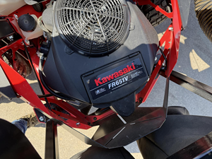 เครื่องตัดหญ้าแบบ Zero Turn รุ่น Gravely ZT HD 44 ปี 2025 ประสิทธิภาพสูง สำหรับงานอุตสาหกรรม ขนาด 159 ซีซี เครื่องยนต์ 2 จังหวะ พร้อมรีโมทควบคุม  ถังเก็บหญ้าขนาด 150 ลิตร รุ่น R - Product Image 6