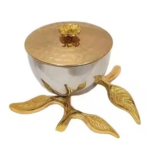 Bols à dattes arabes tendance, style Moyen-Orient, pots à khajoor avec accents de feuilles métalliques pour la maison, service de table, bols à dattes au chocolat - Product Image 1