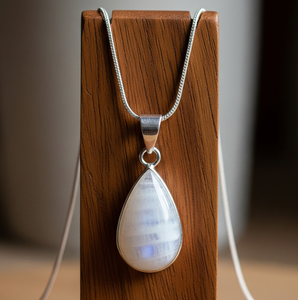 Pendentif en argent sterling 925 de style bohème qualité naturelle pierre de lune bleue pierres de cristal de guérison 18K réglage de la lunette forme de goutte - Product Image 4