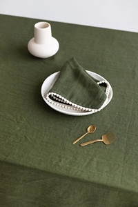 Ensemble de serviettes en lin vert foncé fait à la main bio personnalisable avec pompon Serviettes en tissu de style européen et accessoires - Product Image 3
