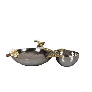 Cuenco decorativo de plata y oro de primera calidad con detalles inspirados en la naturaleza, ideal para exhibición de mesa y hogar de lujo - Product Image 1