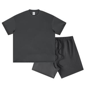 Ensemble de survêtements en coton XS pour hommes, style High Street, avec logo personnalisable, avec t-shirt et pantalon court de jogging - Product Image 6