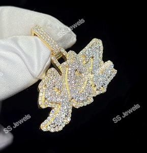 Pendentif pour homme en or 10 carats avec nom personnalisé Pendentif en diamant de laboratoire glacé VVS Style Hip Hop Pendentif lettre de style chrétien pour fêtes - Product Image 1