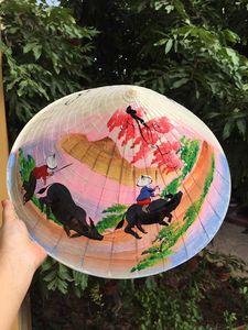 CHAPEAU CONIQUE DE HAUTE QUALITÉ ET MEILLEUR VENDEUR COMPÉTITIF Chapeau conique traditionnel vietnamien Feuille de palmier Fait à la main - Product Image 2