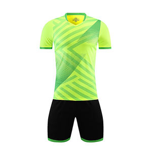 Service OEM d'uniformes de football, maillot d'équipe respirant et léger de haute qualité, ensemble short, nom d'équipe personnalisé, conçu pour l'entraînement - Product Image 3