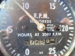 Tracteur agricole Massey Ferguson 1100 4RM de 1969 - Product Image 4