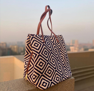 Unique And Stylish Handbags For Women With Bold Patterns Modern Shapes And Great <b>Storage</b> Functionality - Product Image 5