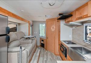 Remolques Camper con Cocina, Remolque Camper de Lujo con Techo Elevado para Camioneta, en Venta para Arabia Saudita con Envío Gratuito este Mes - Product Image 3