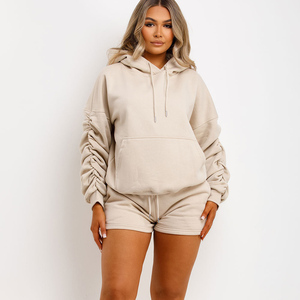 Ensemble de survêtement court 2 pièces pour femmes avec manches froncées à capuche et ensemble court surdimensionné pour femmes le plus récent personnalisé - Product Image 1