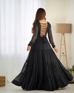 Vestido Anarkali Moderno de Tela Faux Georgette Suave con Estampado Laheriya, de Secado Rápido, Completamente Confeccionado, Listo para Usar en Fiestas - Product Image 2