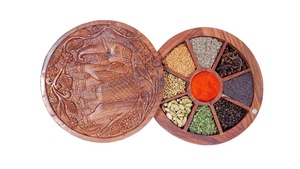 Boîte à épices en bois sculptée à la main avec poignée en laiton assaisonnement multi-usage et stockage d'herbes à bas prix - Product Image 5