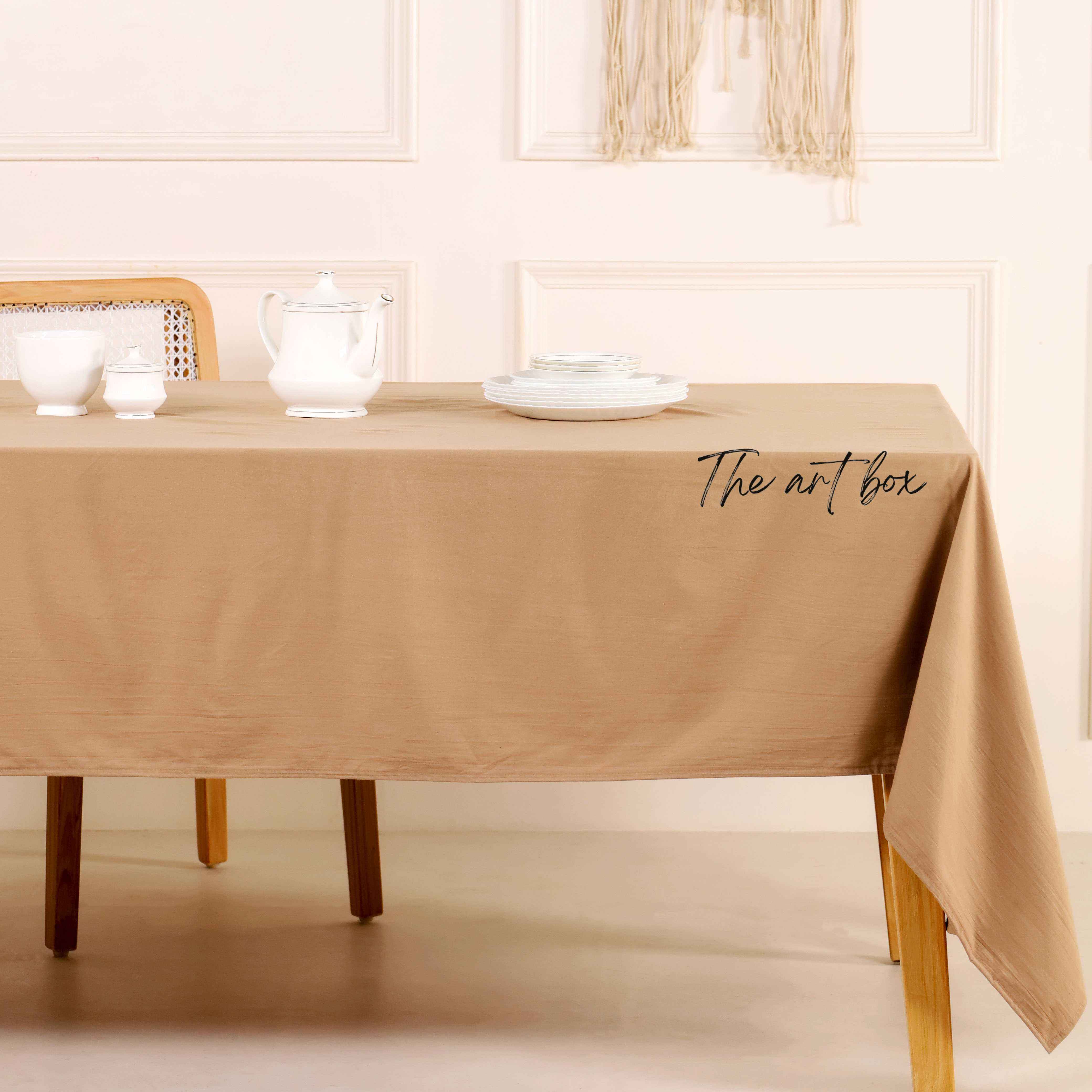 ผ้าปูโต๊ะสีเบจ