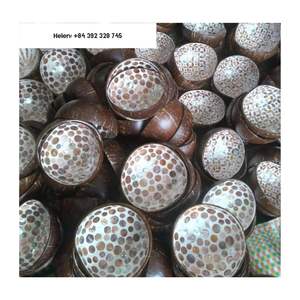 Bols à salade en coquille de noix de coco fabriqués au Vietnam avec un motif attrayant - Product Image 1