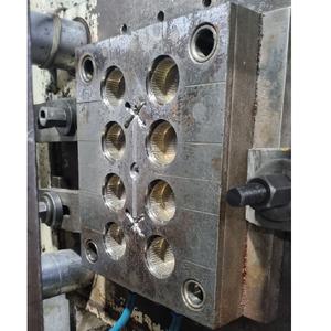 Capuchon de moulage par injection domestique sécurisé avec fonction de verrouillage pour une utilisation sûre - Product Image 1