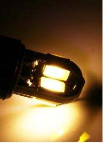 สีเหลือง