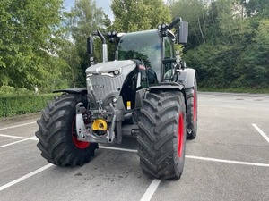 Fendt Black Farm Tractor 4WD Gear Drive Silver Wheel Tractor High Productivity Agricultural <b>Machinery</b> - Product Image 1