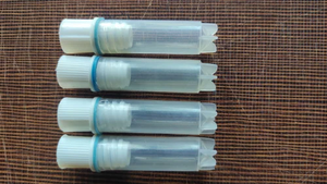 Flacon de laboratoire en plastique de 3 ml avec bouchon à vis pour la collecte, le stockage et le transport d'échantillons - Product Image 5