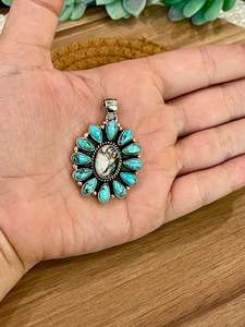 จี้แบบคลัสเตอร์ทำด้วยมือเงินสเตอร์ลิงสีฟ้าครามและสีขาวรูปควายโมฮาวี - Product Image 5