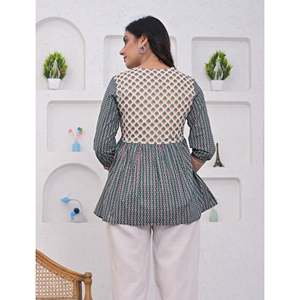 Top Corto Estampado de Algodón Oliva Bordado, Hecho de Tela Popelina - Product Image 6