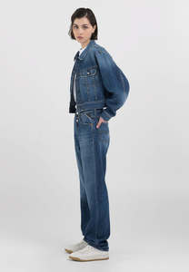 Veste Denim Personnalisée de Dernière Qualité Bleu Foncé pour Femmes Fermeture Bouton dans la Poche Poitrine Conçue pour les Femmes Confort en toutes Saisons - Product Image 4