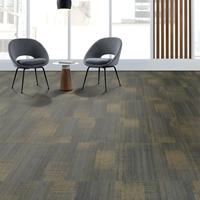 Dalles de moquette hôtelière en nylon 50x50, dalles de moquette commerciales en nylon teint en masse pour couloirs d'hôtel, halls d'accueil et projets de revêtements de sol de chambres d'hôtes