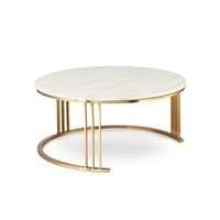 Table basse en chêne scandinave offrant une esthétique calme et équilibrée avec des surfaces lisses, idéale pour les pièces minimalistes, élégante et moderne