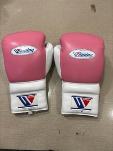 Guantes de Boxeo Personalizados con Diseño OEM, Color Rosa y Blanco, con Cordones, 10oz 16oz, de Cuero, Impermeables, para Entrenamiento de MMA y Kickboxing - Product Image 5