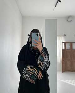 Abaya en satin de luxe sur mesure en gros pour femmes Petite robe islamique turque Manches bouffantes Style Dubaï Vêtement en soie de haute qualité - Product Image 3