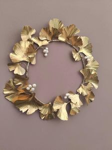 Hermosa corona decorativa de metal, trabajo de hojas florales para la decoración de la pared del hogar con detalles artísticos hechos a mano - Product Image 5