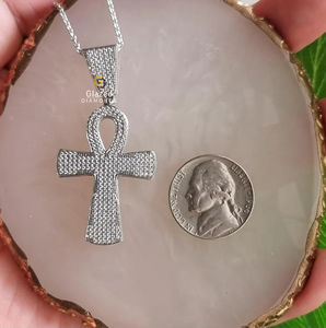Colgante de Cruz de Jesús para amantes del hip hop hecho en oro blanco de 10kt con diamantes de moissanita de corte brillante redondo - Product Image 4