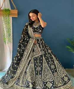 Lehenga choli ผ้าโปร่งปักลายด้วยกระจกผ้าไหมออร์แกนสีดำดูหรูหราเสื้อผ้าสำหรับงานแต่งงานราคาขายส่ง - Product Image 1