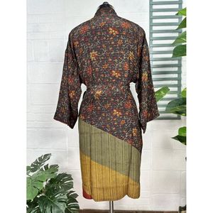 Kimono vintage en crêpe de soie, robe douce et confortable, vêtement de détente léger et luxueux, cadeau idéal pour les femmes pour la nuit d'automne - Product Image 5