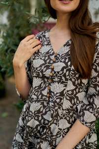 Robe Rajani imprimée à la main, longueur mi-mollet, bohème, florale, chocolat foncé, blanc, décontractée, occasionnelle, faite à la main - Product Image 5