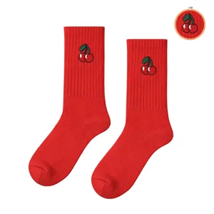 Calcetines Deportivos Unisex Rojos con Bordado de Cerezas, Logotipo Personalizable, Transpirables, Antibacterianos, Jacquard, para Diabéticos, para Otoño - Product Image 1