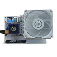 Perangkat Komputasi Desktop Berkinerja Tinggi NerdQX1 8T 140W BM1370 Chip dengan Layar LCD dan Pendinginan Efisien