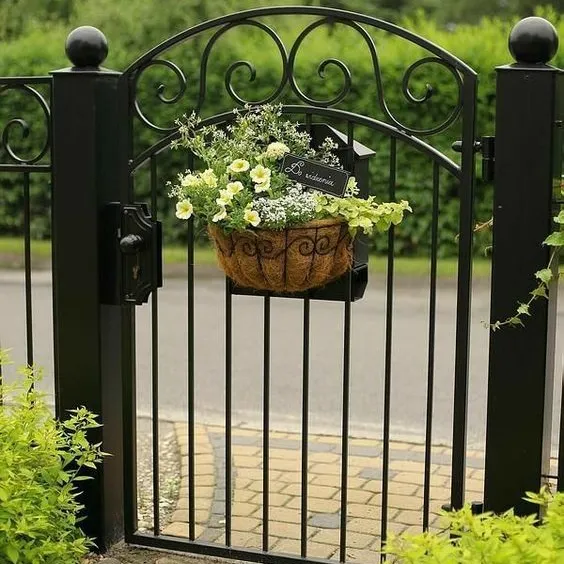 Simple garden gate for garden park home use also heavy gate handicraft item customize size and color made in India Modern