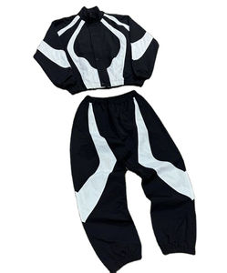 Conjunto de Dos Piezas de Chaqueta y Pantalones Cortavientos de Invierno 2025 de Alta Calidad con Capucha, Antibacterianos, de Forro Polar Estampado, Cintura Elástica y Corte Holgado - Product Image 3