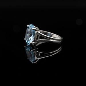 Anillo de Compromiso de Plata de Ley 925 con Topacio Azul Natural Estilo Vintage Hecho a Mano con Engaste de Puntas Certificado por Terceros - Product Image 2