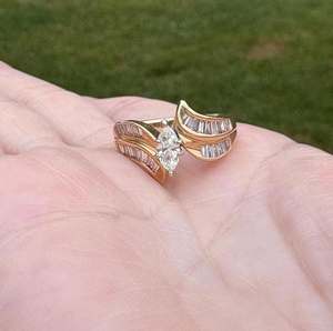 แถบโค้งมาร์กีส์บาแกตต์ตัดเป็นชิ้นเพชรแหวนหมั้นทอง14K ของขวัญแต่งงานสำหรับงานปาร์ตี้เครื่องประดับสไตล์คลาสสิก - Product Image 1